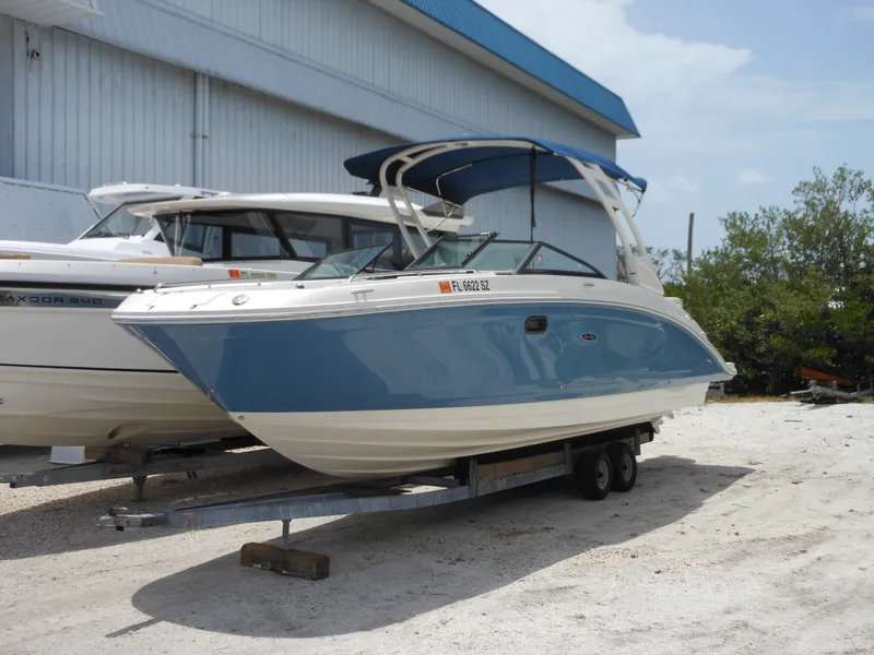 Slide: The Image of Sea Ray 27 SDX 2021 - 30
