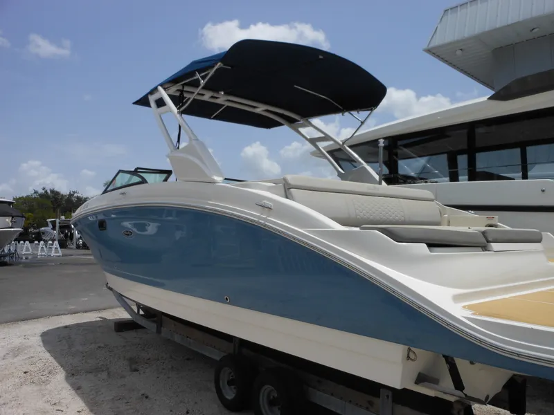 Slide: The Image of Sea Ray 27 SDX 2021 - 23