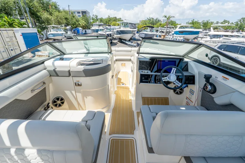 Slide: The Image of Sea Ray 27 SDX 2021 - 6