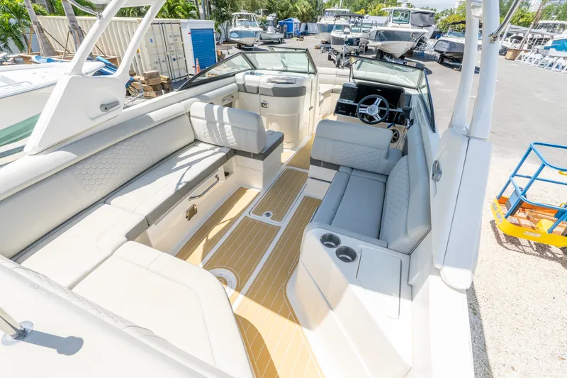 Slide: The Image of Sea Ray 27 SDX 2021 - 4