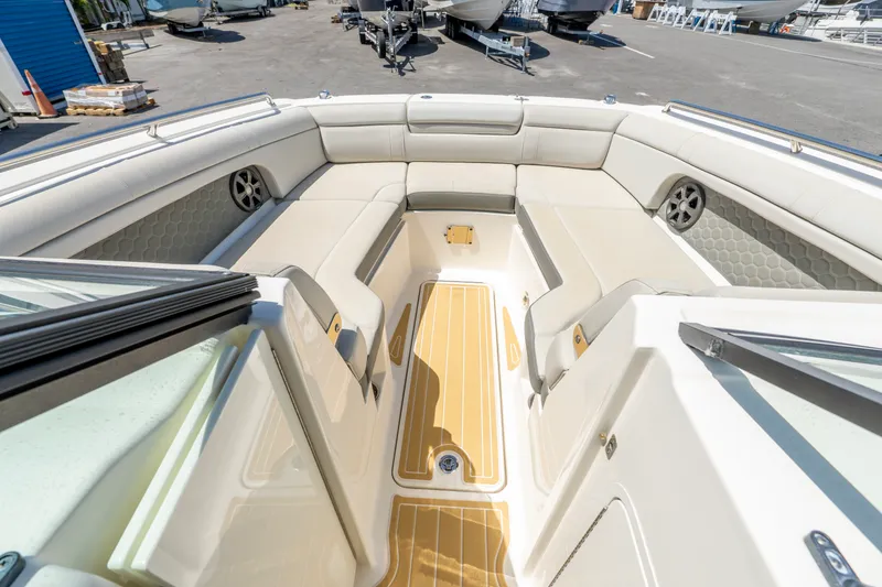 Slide: The Image of Sea Ray 27 SDX 2021 - 7