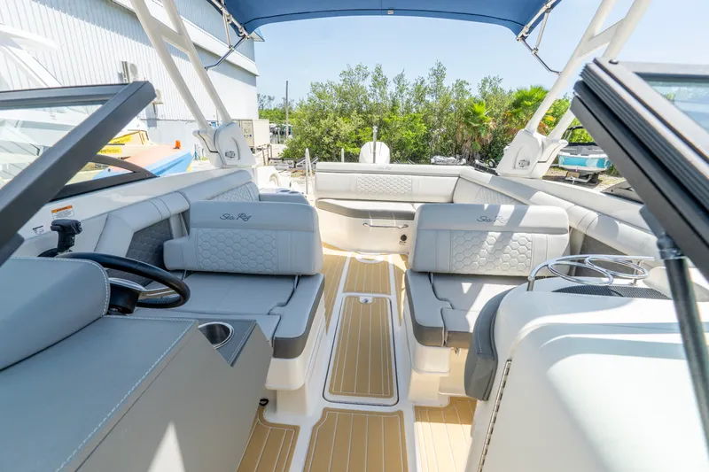 Slide: The Image of Sea Ray 27 SDX 2021 - 8