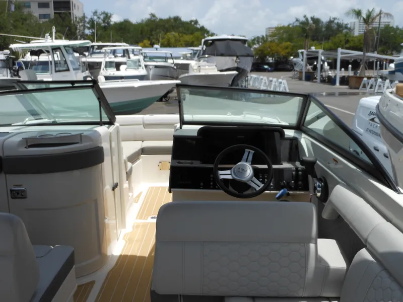 Slide: The Image of Sea Ray 27 SDX 2021 - 3