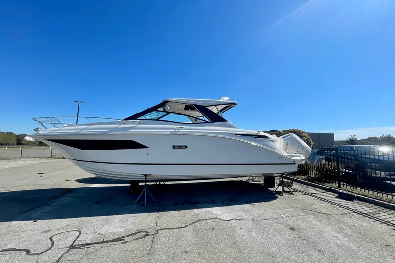 The Image of Sea Ray Sundancer 320 Outboard 2026 - 0