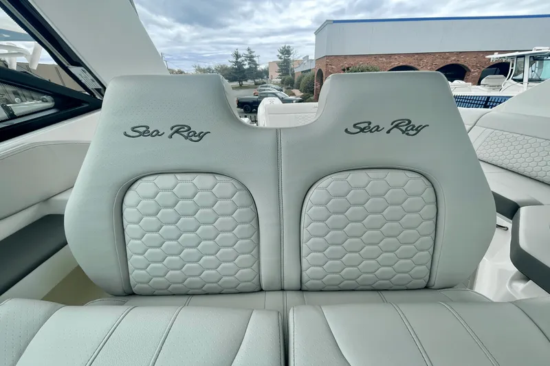 Slide: The Image of Sea Ray Sundancer 320 Outboard 2026 - 12