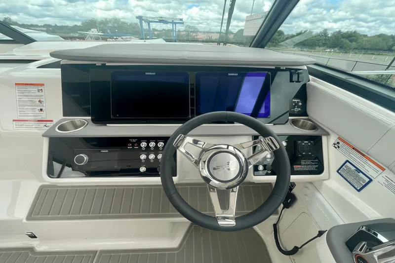 Slide: The Image of Sea Ray Sundancer 320 Outboard 2026 - 16