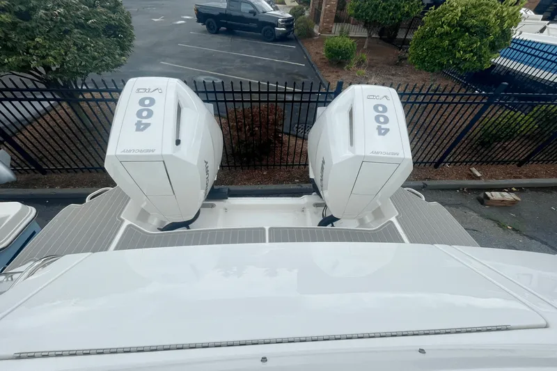 Slide: The Image of Sea Ray Sundancer 320 Outboard 2026 - 2