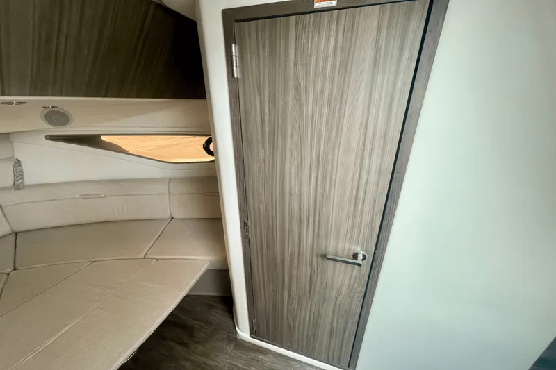 Slide: The Image of Sea Ray Sundancer 320 Outboard 2026 - 20