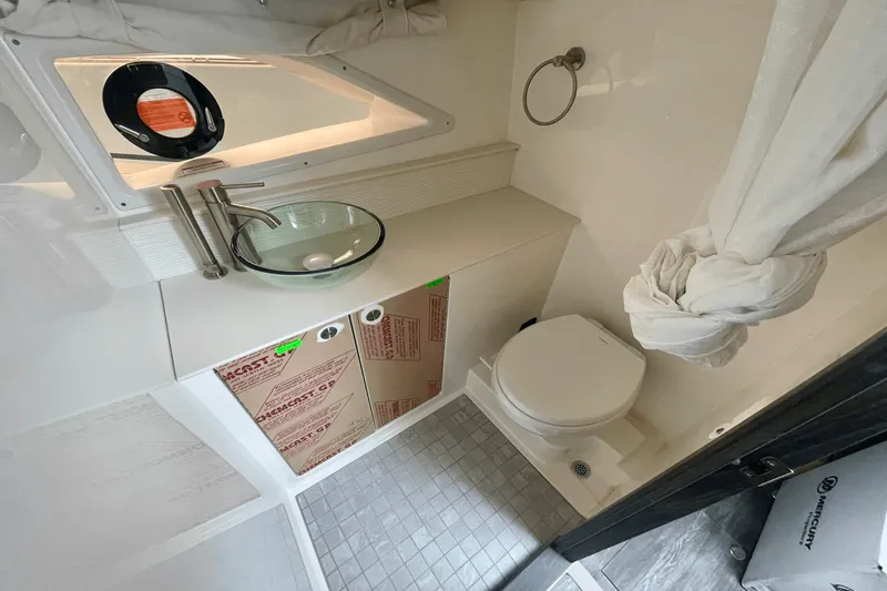 Slide: The Image of Sea Ray Sundancer 320 Outboard 2026 - 21