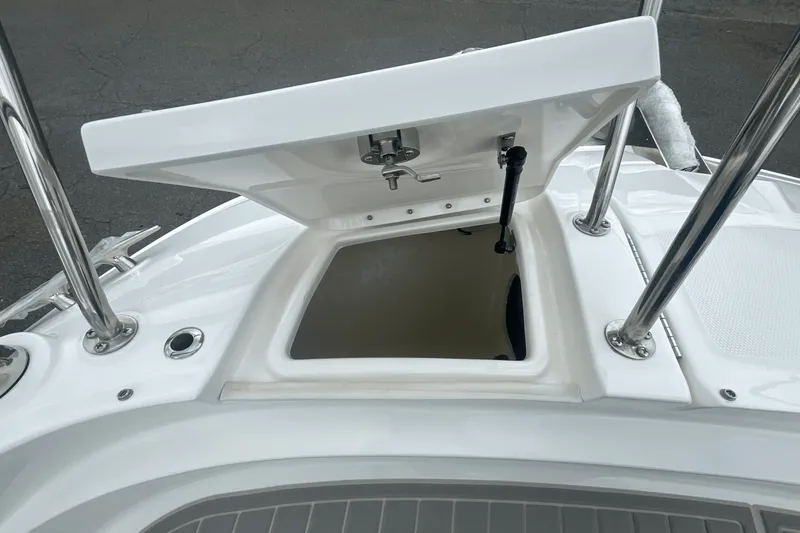 Slide: The Image of Sea Ray Sundancer 320 Outboard 2026 - 31