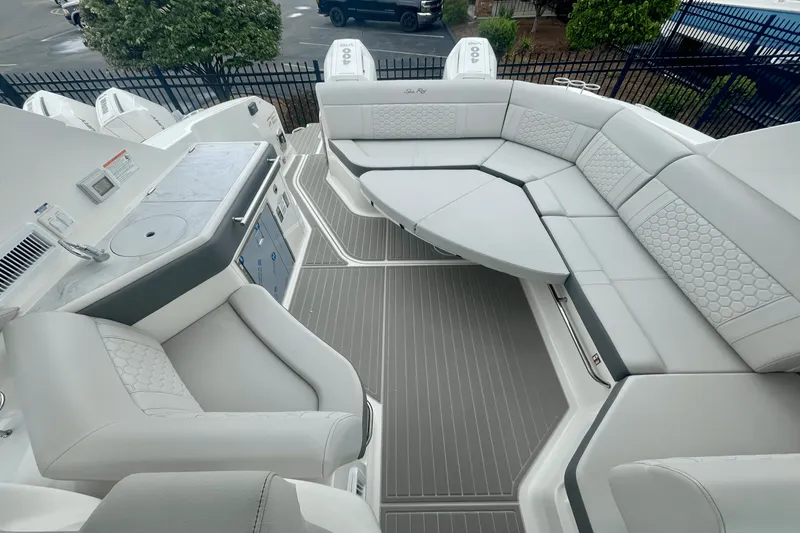 Slide: The Image of Sea Ray Sundancer 320 Outboard 2026 - 5