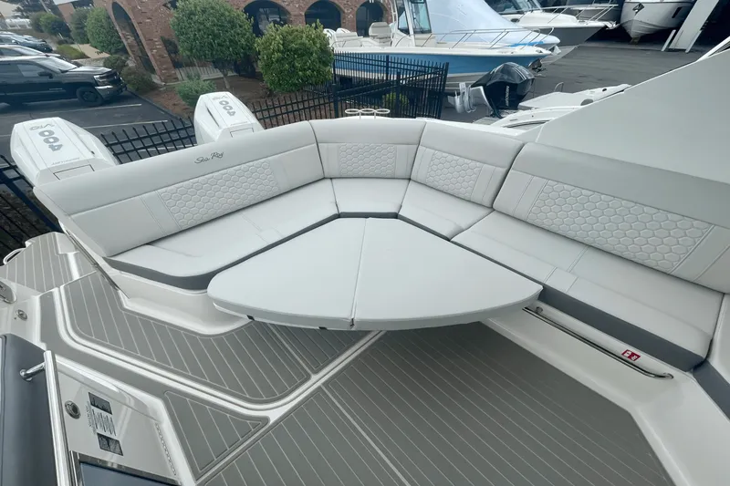 Slide: The Image of Sea Ray Sundancer 320 Outboard 2026 - 6