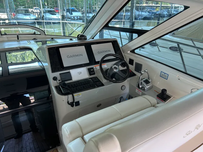 Slide: The Image of Sea Ray 470 SUNDANCER 2010 - 18