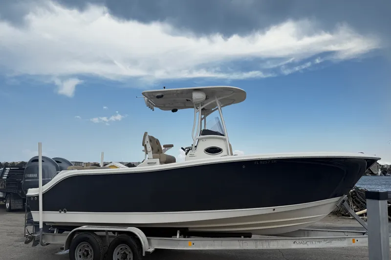 The Image of NauticStar 2602 LEGACY 2019 - 0