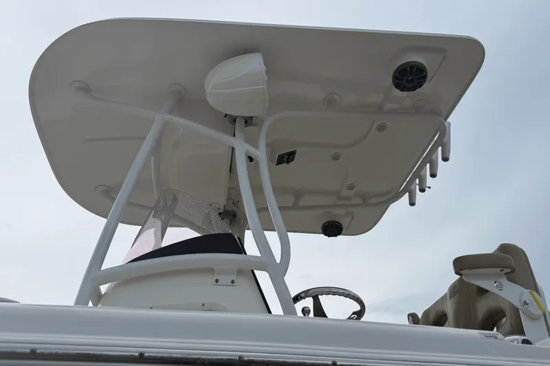 Slide: The Image of NauticStar 2602 LEGACY 2019 - 11