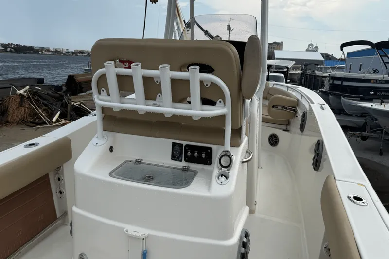 Slide: The Image of NauticStar 2602 LEGACY 2019 - 14