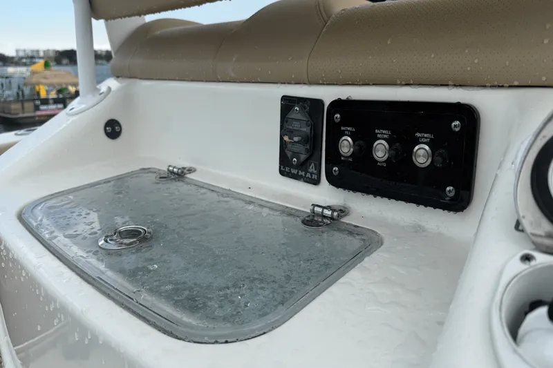 Slide: The Image of NauticStar 2602 LEGACY 2019 - 16