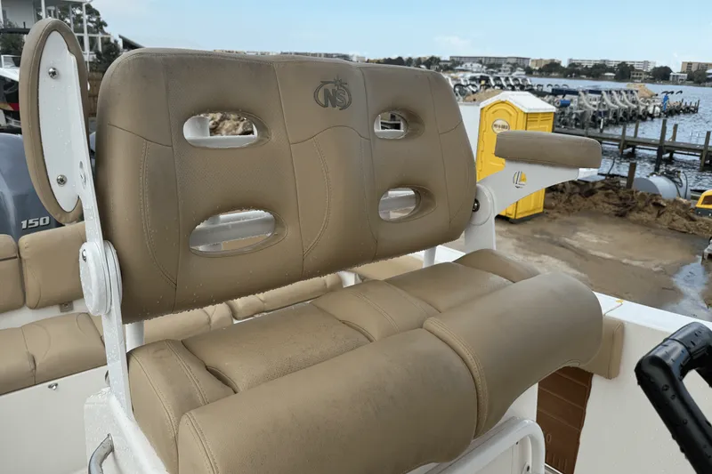 Slide: The Image of NauticStar 2602 LEGACY 2019 - 18