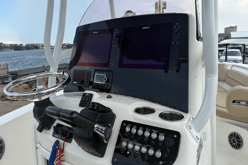 Slide: The Image of NauticStar 2602 LEGACY 2019 - 19
