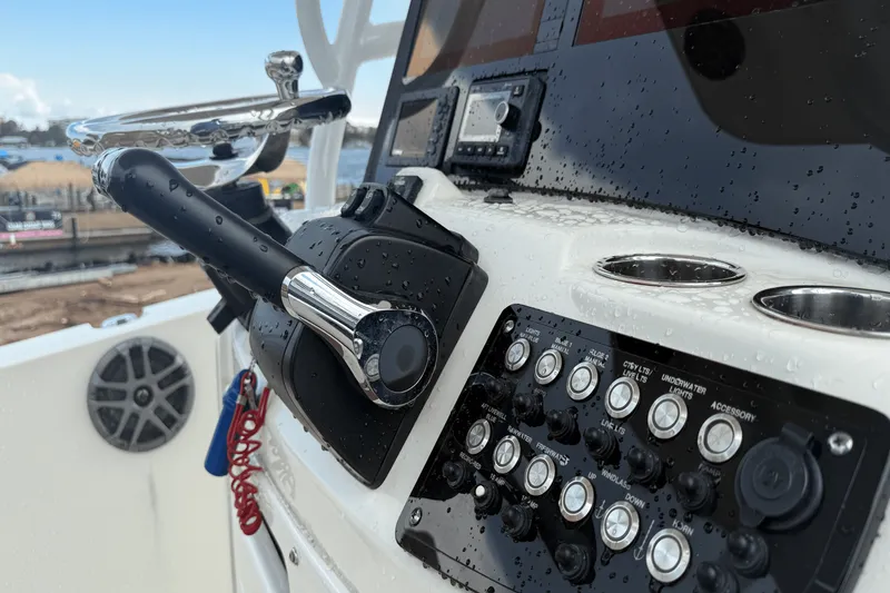 Slide: The Image of NauticStar 2602 LEGACY 2019 - 21