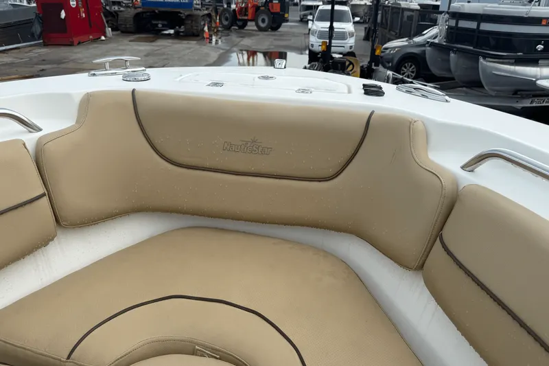 Slide: The Image of NauticStar 2602 LEGACY 2019 - 25