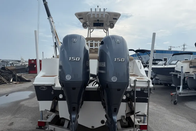 Slide: The Image of NauticStar 2602 LEGACY 2019 - 4