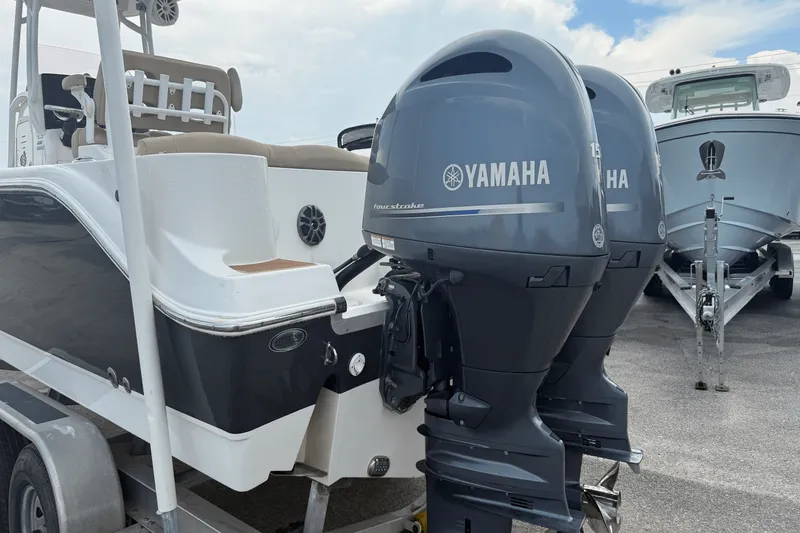 Slide: The Image of NauticStar 2602 LEGACY 2019 - 5