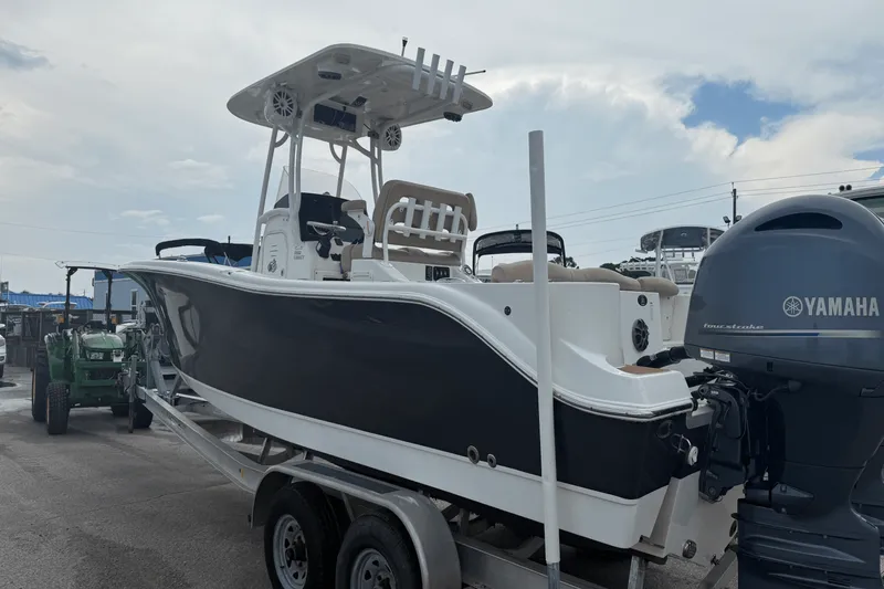 Slide: The Image of NauticStar 2602 LEGACY 2019 - 6