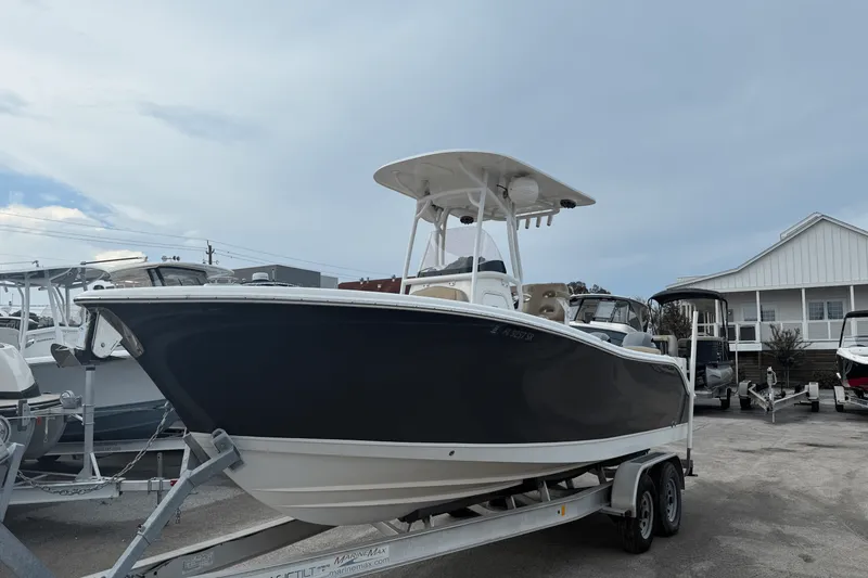 Slide: The Image of NauticStar 2602 LEGACY 2019 - 8
