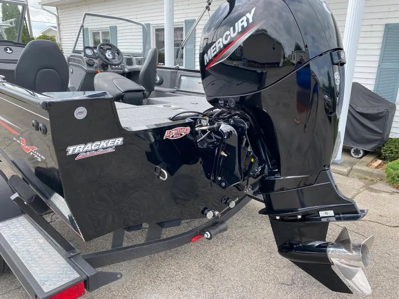 Slide: The Image of 2020 Tracker Pro Guide V175 boat with Mercury outboard motor. - 17