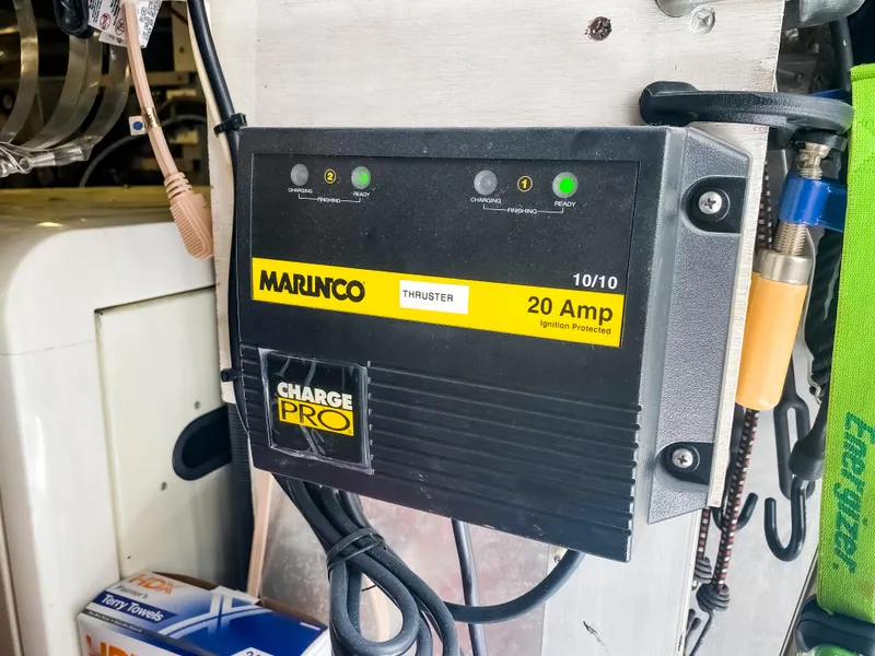 Slide: The Image of Marinco Charge Pro 20 Amp thruster charger in Navigator 5800, 1999 model boat. - 39