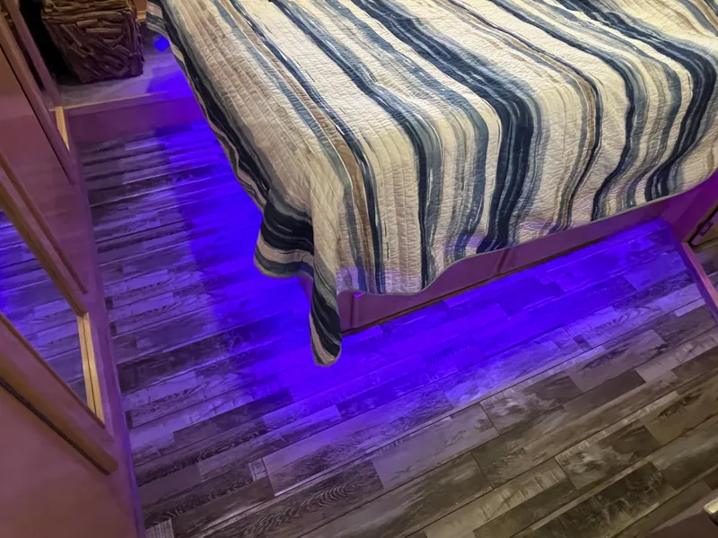 Slide: The Image of Navigator 5800 1999 - 76