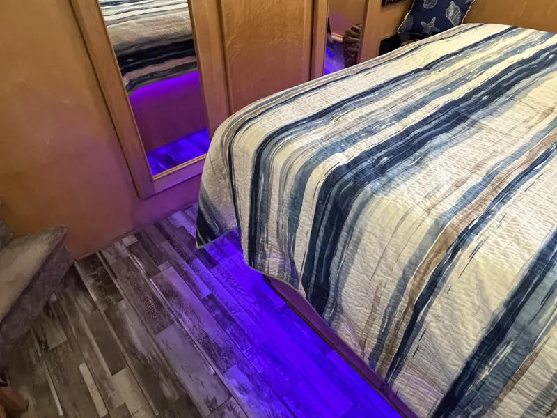 Slide: The Image of Navigator 5800 1999 - 77