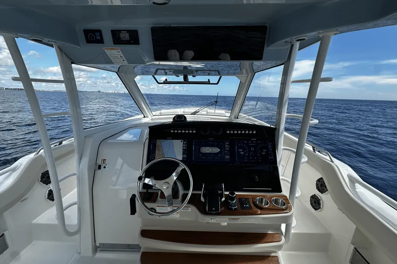 Slide: The Image of Boston Whaler 420 Outrage 2026 - 28