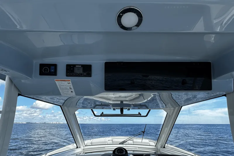 Slide: The Image of Boston Whaler 420 Outrage 2026 - 30