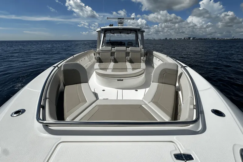 Slide: The Image of Boston Whaler 420 Outrage 2026 - 38