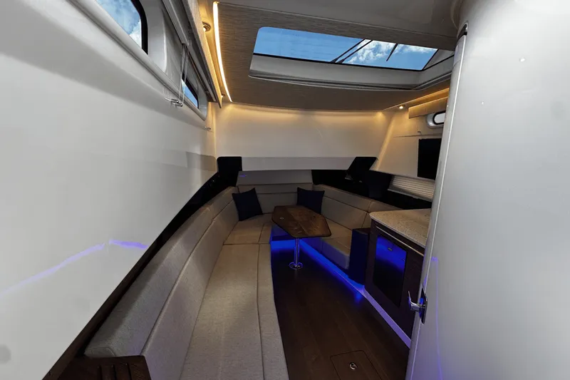 Slide: The Image of Boston Whaler 420 Outrage 2026 - 42