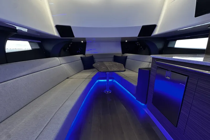 Slide: The Image of Boston Whaler 420 Outrage 2026 - 45