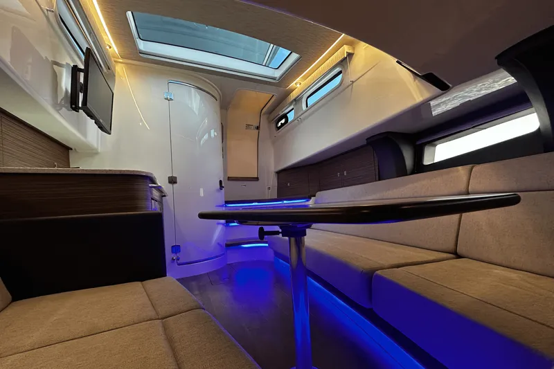 Slide: The Image of Boston Whaler 420 Outrage 2026 - 46