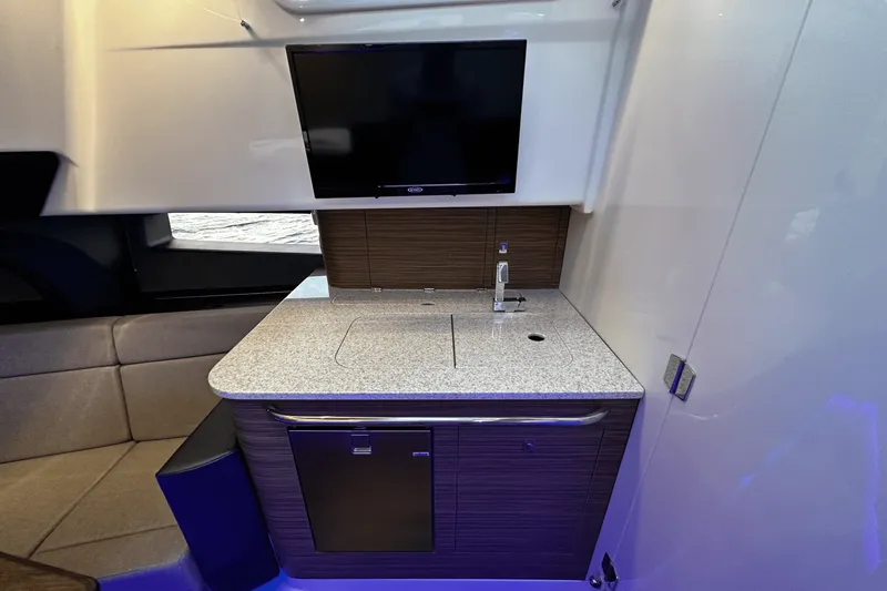 Slide: The Image of Boston Whaler 420 Outrage 2026 - 48