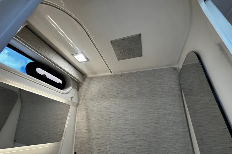 Slide: The Image of Boston Whaler 420 Outrage 2026 - 51