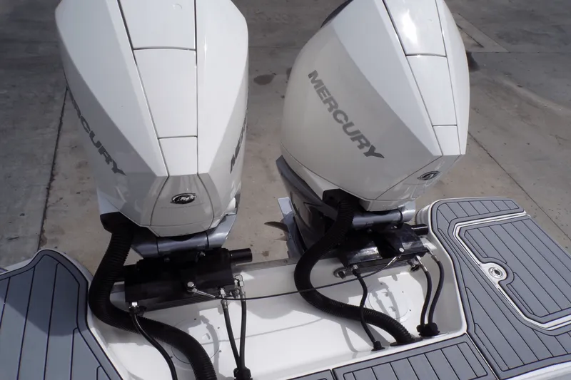 Slide: The Image of Sea Ray 290 SDX-OB 2023 - 14