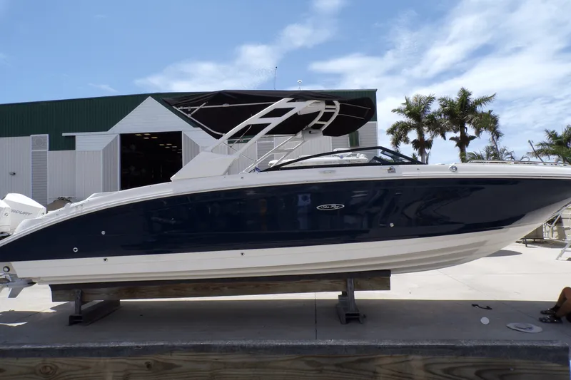 Slide: The Image of Sea Ray 290 SDX-OB 2023 - 2