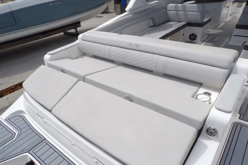 Slide: The Image of Sea Ray 290 SDX-OB 2023 - 21