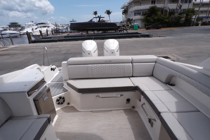 Slide: The Image of Sea Ray 290 SDX-OB 2023 - 22