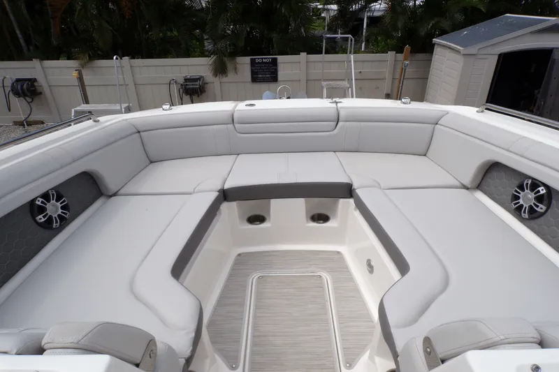 Slide: The Image of Sea Ray 290 SDX-OB 2023 - 24