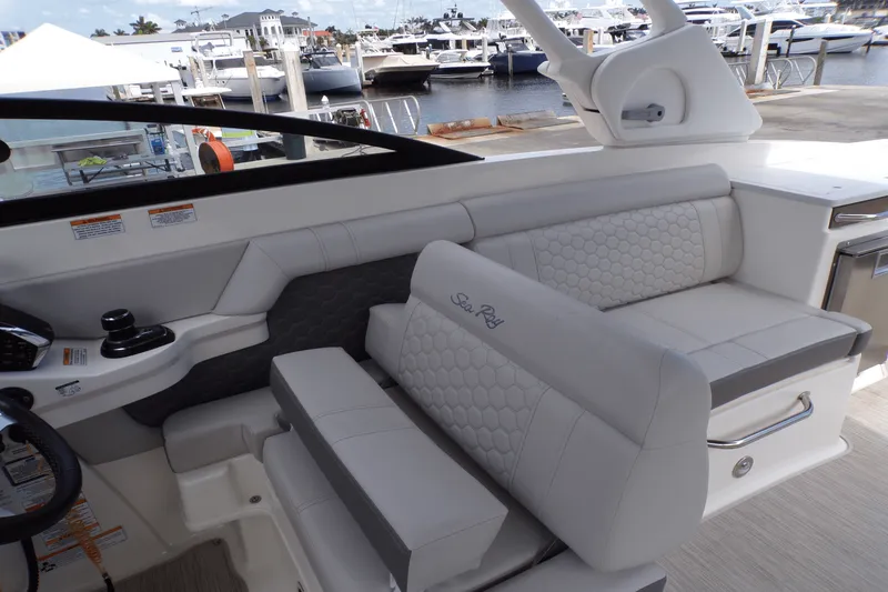 Slide: The Image of Sea Ray 290 SDX-OB 2023 - 27