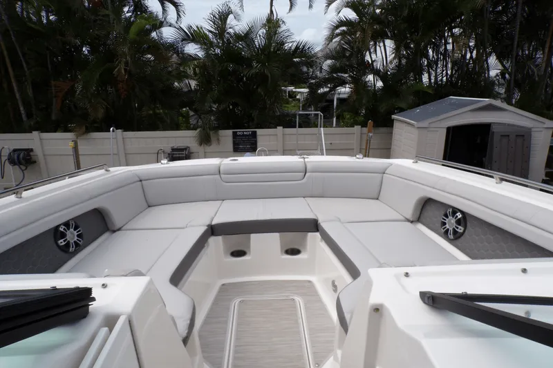Slide: The Image of Sea Ray 290 SDX-OB 2023 - 35