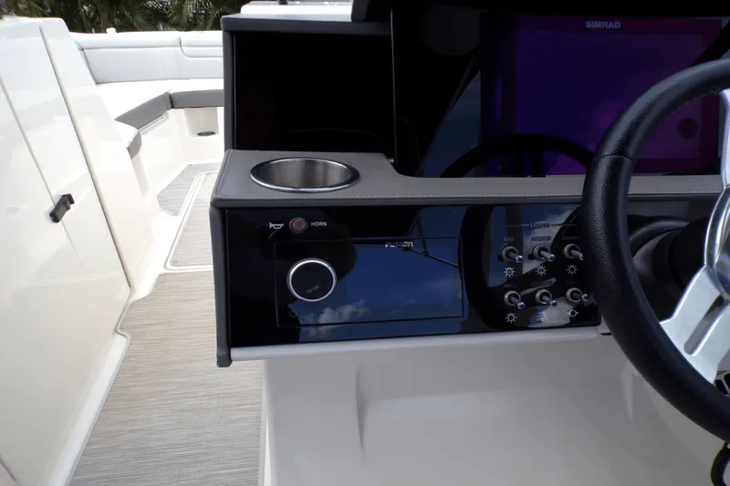 Slide: The Image of Sea Ray 290 SDX-OB 2023 - 39