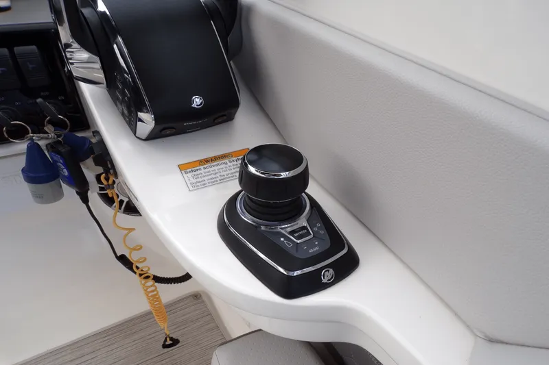 Slide: The Image of Sea Ray 290 SDX-OB 2023 - 40